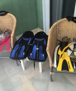 Jaws Quick Spit Anti-Fog Spray for Swim Goggles, Eye Glasses, Snorkel Mask, Scuba Divers, and Safety Eyewear, Made in The USA 1 Ounce (Pack of 1) 25 81rcjm22QcL