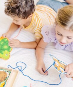 Melissa & Doug Lace and Trace Activity Set: Pets - 5 Wooden Panels and 5 Matching Laces - Lacing Toys For Toddlers, Fine Motor Skills Threading Cards For Preschoolers And Kids Ages 3+ 27 81sVtAL5IhL