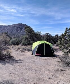 Coleman Carlsbad Dark Room Camping Tent with Screened Porch, 4/6 Person Tent Blocks 90% of Sunlight and Keeps Inside Cool, Weatherproof Tent with Easy Setup and Screened-In Porch 6-person 49 81uP0 nJqDL