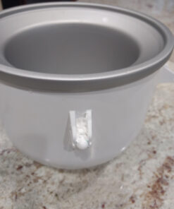 KitchenAid Ice Cream Maker Attachment - Excludes 7, 8, and most 6 Quart Models, Fits 5 to 6 quart Mixers fits 5 and 6 quart mixers Discontinued 18 81wqY5loCaL