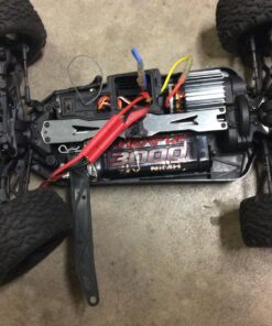 Redcat Racing Blackout XTE 1/10 Scale Electric Monster Truck with Waterproof Electronics, Silver/Red SUV, Blackout-XTE-SILVERSUV 53 81wuWRUfdxL