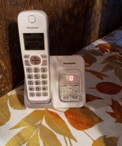 Panasonic DECT 6.0 Expandable Cordless Phone with Answering Machine and Smart Call Block - 2 Cordless Handsets - KX-TGD532W (White/Silver) White/Silver 2 Handsets Talking Caller ID + Answering Machine 32 81xWeqopoZL