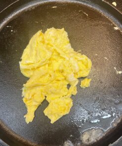 Lodge Cast Iron Round Griddle with Red Silicone Hot Handle Holder, 10.5-inch Round Griddle Bundle 33 81xxZoUUCFL