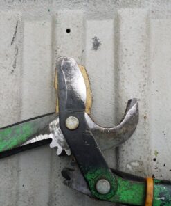 Fiskars 32" PowerGear Bypass Lopper and Tree Trimmer - Sharp Precision-Ground Steel Blade for Cutting up to 2" Diameter - Lawn and Garden Tools - Orange/Black Bypass Lopper 32" 53 81yZryQyssL