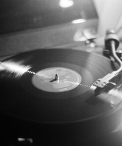 Fluance RT81 Elite High Fidelity Vinyl Turntable Record Player with Audio Technica AT95E Cartridge, Belt Drive, Built-in Preamp, Adjustable Counterweight, High Mass MDF Wood Plinth - Walnut 40 81yzLCEKqzL