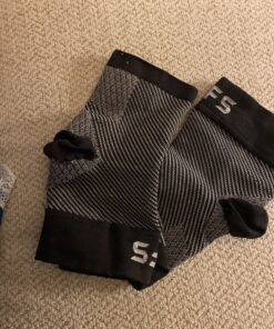 Run Forever Sports Plantar Fasciitis Compression Socks | Foot & Ankle Brace for Women & Men | Toeless Ankle Compression Sleeve for Ankle Support, Plantar Fasciitis, Night Splint, Arch & Achilles Tendonitis Relief Medium Black 49 916pYD1JBYL