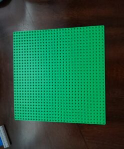 LEGO Classic Green Baseplate 2304 Supplement for Building, Playing, and Displaying Creations, 10in x 10in, Large Building Base Accessory for Kids and Adults (1 Piece) 40 91RUkg418tL