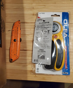 The maximum sharpness / Made in Japan /OLFA 45 mm tungsten steel Ergonomic Rotary Cutter & 45mm Rotary Blade Refill, 1-Pack Value Set 19 91UemYyPJhL