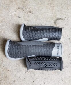 Schwinn Ergonomic Comfort Bike Grips, Fits Most Standard Bicycle Handlebars, Provide Extra Comfort and Improved Grip, Bike Parts and Accessories Black 39 91XuaSDmgGL