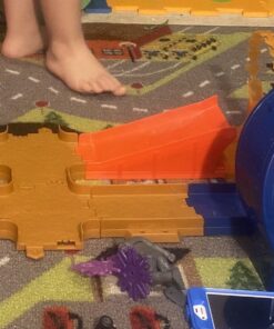 Fisher-Price Nickelodeon Blaze and the Monster Machines Monster Dome racetrack playset with stunt track and character trucks for preschool kids 41 91Zhyt4zz3L