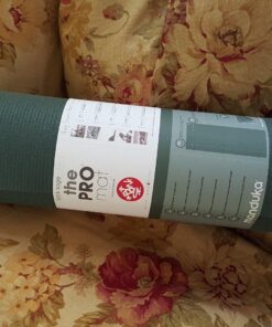 Manduka PRO Yoga Mat - Multipurpose Exercise Mat for Yoga, Pilates, Home Workout, Built to Last a Lifetime, 6mm Thick Cushion for Joint Support and Stability Black Sage 85" x 26" 37 91e67Fi87kL