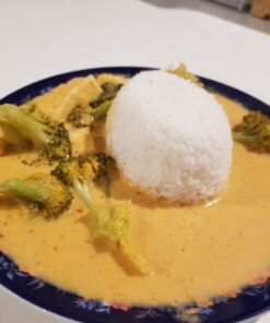 Mae Ploy Red Curry Paste, Authentic Thai Red Curry Paste For Thai Curries And Other Dishes, Aromatic Blend Of Herbs, Spices And Shrimp Paste, No MSG, Preservatives Or Artificial Coloring (14oz Tub) 14 Ounce (Pack of 1) 29 B18SlAU bS