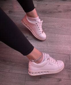 CLOUT Guard - Premium Water & Stain Repellent - Waterproof and Protect Suede, Leather, Nubuck, Fabric, Nylon, Polyester & More - Sneakerhead Protector for All Sneakers, Shoes, Boots, & Accessories 34 B1CGmatBvjS