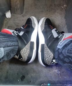 CLOUT Guard - Premium Water & Stain Repellent - Waterproof and Protect Suede, Leather, Nubuck, Fabric, Nylon, Polyester & More - Sneakerhead Protector for All Sneakers, Shoes, Boots, & Accessories 35 B1RFZ0pRofS