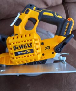 DEWALT 20V MAX 7-1/4-Inch Circular Saw with Brake, Tool Only, Cordless (DCS570B) Circular Saw Only 53 B1fdbkMtEGS
