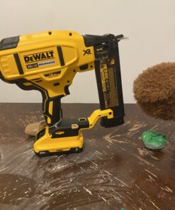 DEWALT 20V MAX* Cordless Brad Nailer Kit, 18GA (DCN680D1) 44 B1wFaDsN5cS