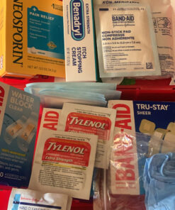 Johnson & Johnson All-Purpose Portable Compact First Aid Kit for Minor Cuts, Scrapes, Sprains & Burns, Ideal for Home, Car, Travel and Outdoor Emergencies, 140 Pieces Original Version 140 Piece Set 48 C1wDzsH9pDS